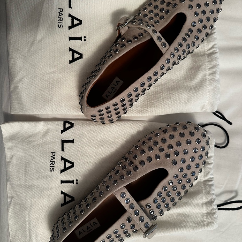 Alaia in perfect condition flats w metallic studs worn once